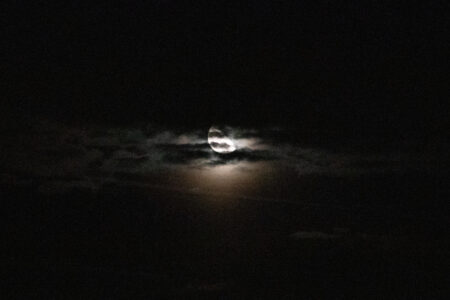 Photography | The moon in the clouds